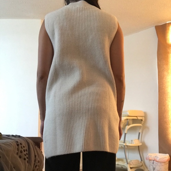 H&M vest - Picture 3 of 6